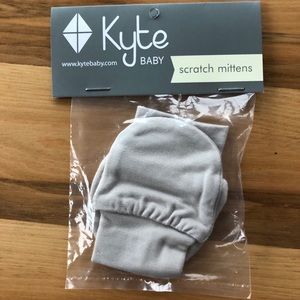 Kyte baby scratch mittens colour “oat”